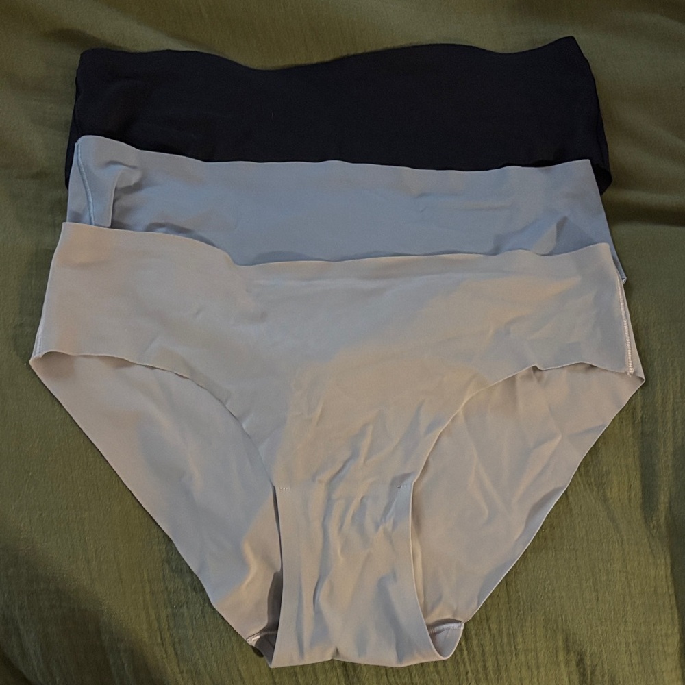 Lululemon invisiwear panty bundle of 3 size M